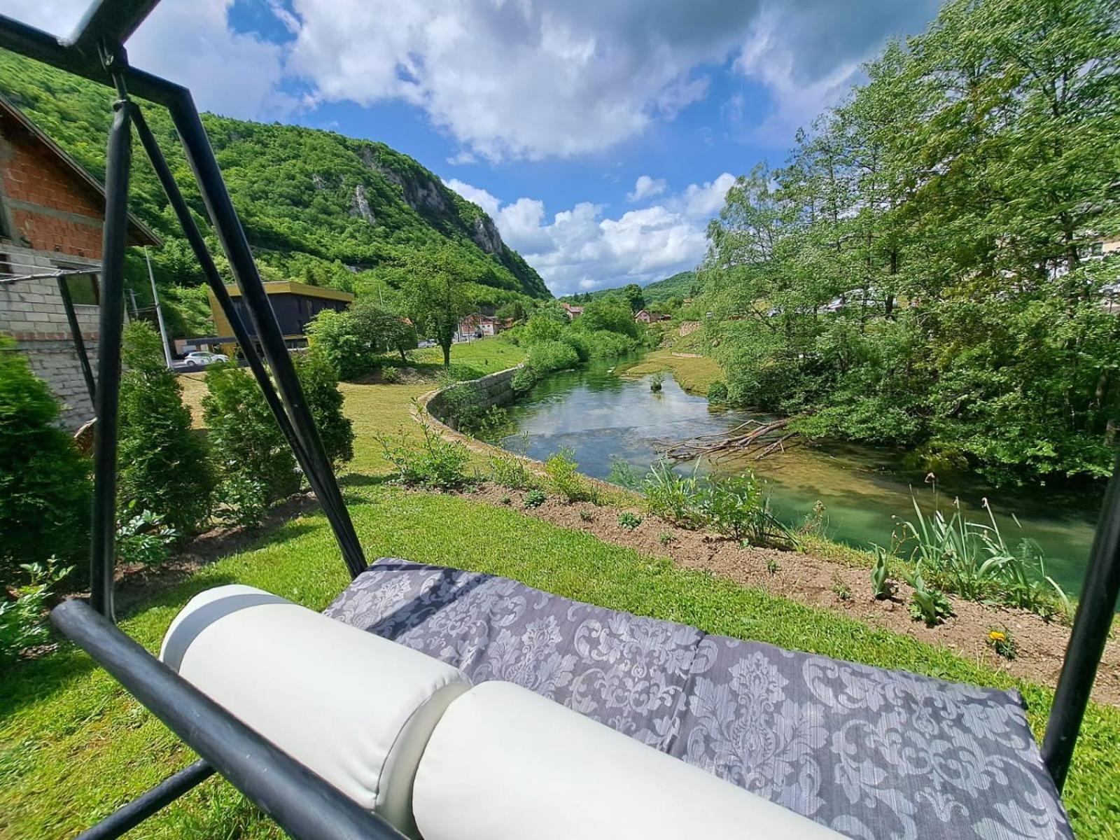 Bed and Breakfast Sobe Zizi Jajce Exterior foto