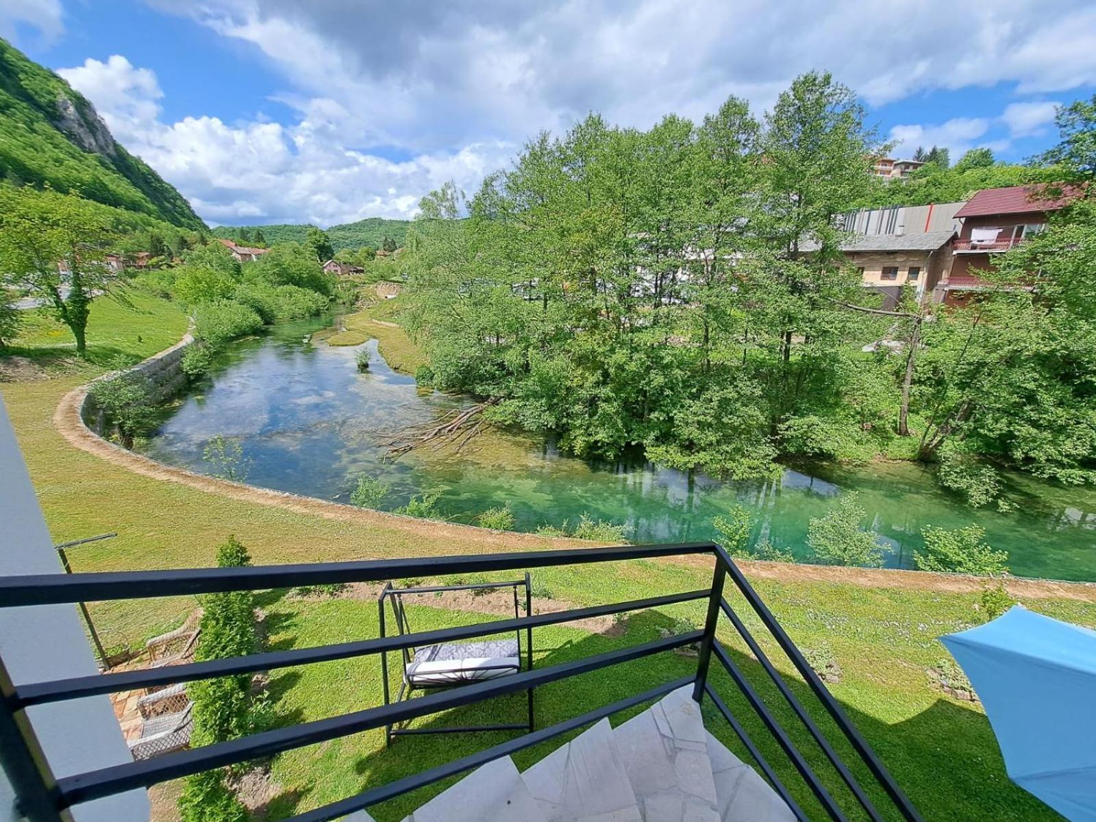 Bed and Breakfast Sobe Zizi Jajce Exterior foto