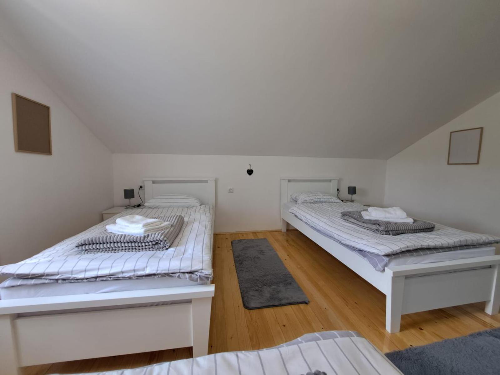 Bed and Breakfast Sobe Zizi Jajce Exterior foto