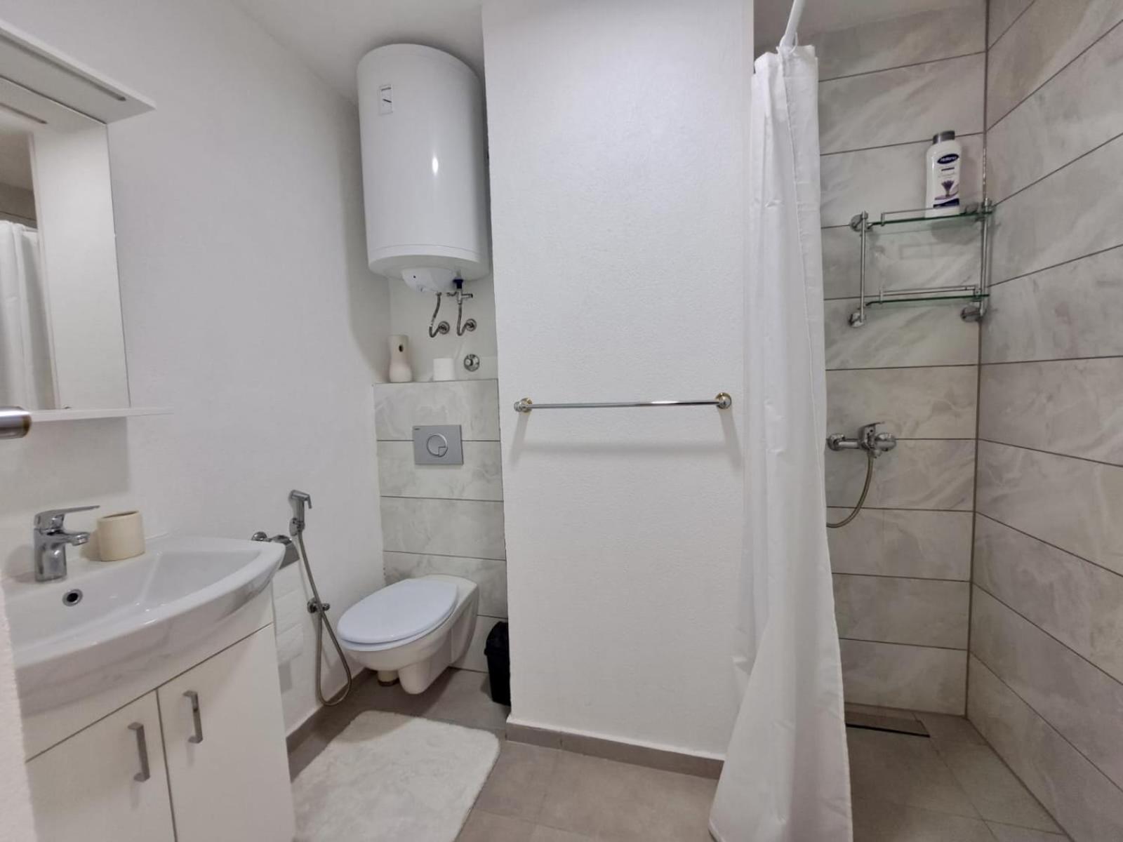Bed and Breakfast Sobe Zizi Jajce Exterior foto